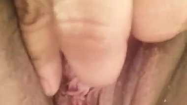 Filipina playing with the pussy real quick