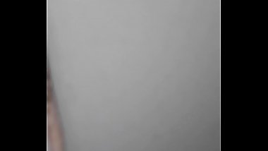 Thanh ni&ecirc_n sục cu ra sữa