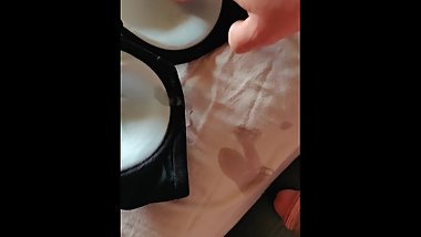 Cumming on my girlfriends tiny bra a75 cup