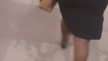 Mulatinha rabuda saia rebolando