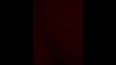 Bouncing ass under red light