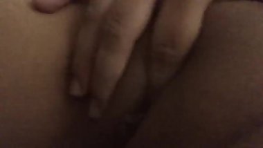 HORNY GIRL PLAYING WITH HER PUSSY )