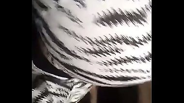 Latina shaking ass in leggings