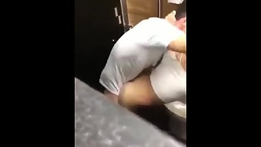 Larissa Manoela dando no banheiro