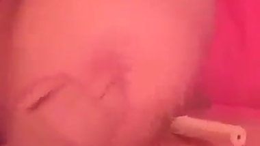 Greek h kopela exei polles kaules kai zhtaei skisimo