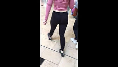 Following tf out of thees 2 bubble booty teens in leggings