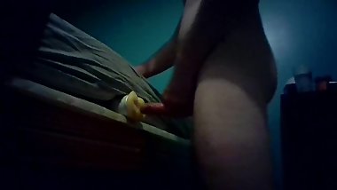 Jeune amateur franÃ§ais baise avec un faux vagin une une capote