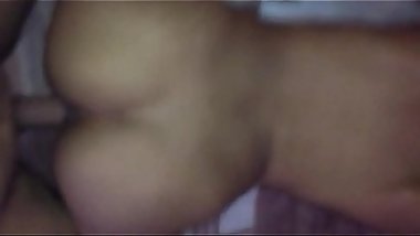 Ni&ntilde_a dandose sentones