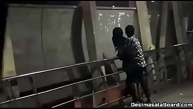 मुंबई मीरा रोड स्टेशन पर आधी रात को चुदाई