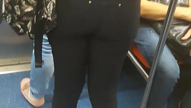 Mulata negra gostosa forte jeans trem  1