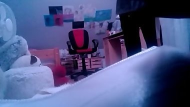 Meine geile Schwester beim umziehen beobachtet 2