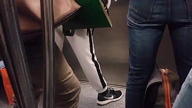 chilena  buen culo en metro de santiago de chile rica