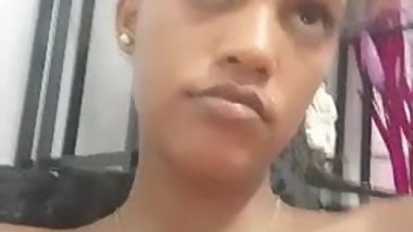 Hot black & sexy girl doing selfies and show boob 2.mp4