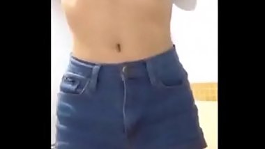 jovencita asiatica se desnuda toda por amor y ganas FULL video aqui:  http://bit.ly/2DOJnSG