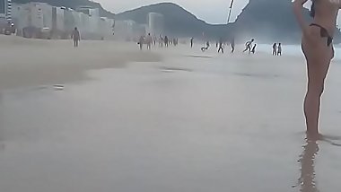 Caiu na Net, novinhas b&ecirc_badas na praia de fio dental