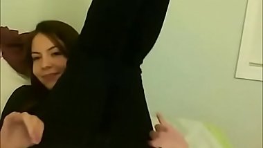 a esta TEEN  le GUSTA  que la VEAN MASTURBARSE  frente a la CAMARA