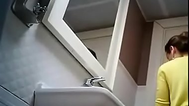 jovencita hermosa limpiandose el culito y en co&ntilde_o mojado FULL video aqui:   http://bit.ly/2DfwMYB