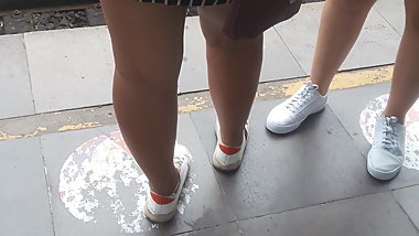 Novinha cavalona gostosa rabuda vestido trem 4