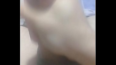 Virgen se hace la paja