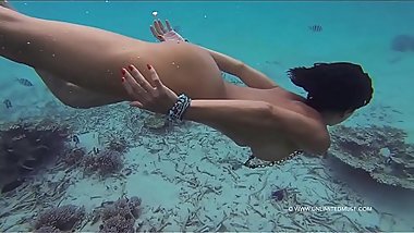 cena de teatro com gatas nuas