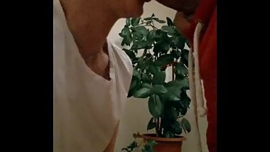 la mia sorellastra mi succhia il cazzo(pompino)