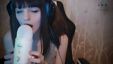 ASMR BEAUTIFUL GIRL SOE MAKE RELAXATION SOUND BY KISSING MIKE