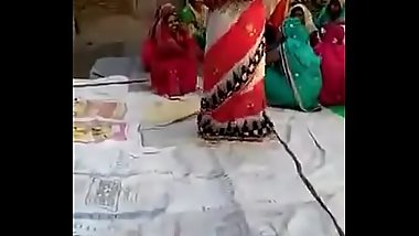 गांक की शादी में औरतों का नंगा नाच