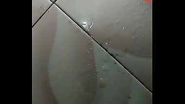 Sange maksimal ngga ada kontol, timun pun jadi