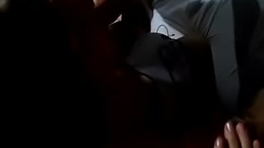 Ninfetinha loira chupando dois e ganhando muito leite