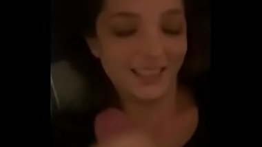 Novinha levando gozada na boquinha pela primeira vez. - 003