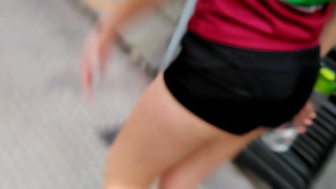 Pendeja Argentina en shorts gimnasia.