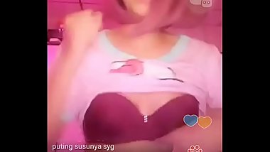 สาวสวยโชว์นม Mlive