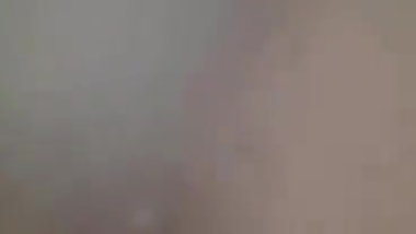 mala trlja picuu u kadi