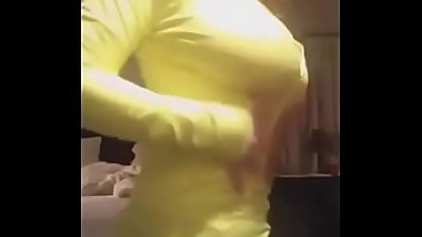 morrita tetona se desnuda para su amante por pendeja FULL video aqui:  http://bit.ly/2JwARvt