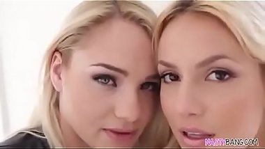 Lesbianas rubias tetonas lamiendo co&ntilde_os  muy humedos FULL video aqui:   http://bit.ly/2GwjEQx