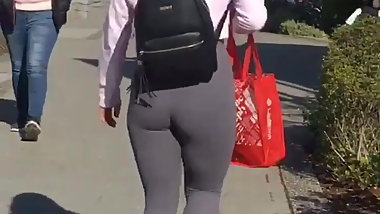 Sexy teen in tight leggings shows off perfect juicy ass