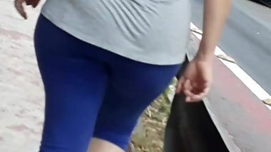 Coroa com a calcinha marcando 2