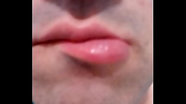 Sexy l&iacute_ps boy 18 yo