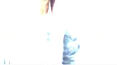 Jovencita bailando sensualmente