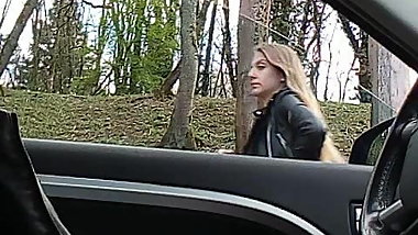 flash Dick for blonde teen. Shee look me