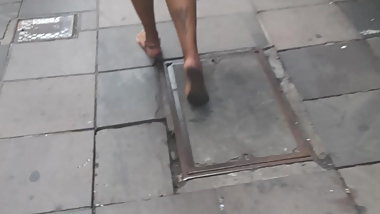Mulata gostosa rebolando vestido colado