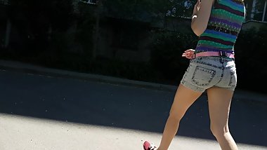 great ass walking in the city in shorts