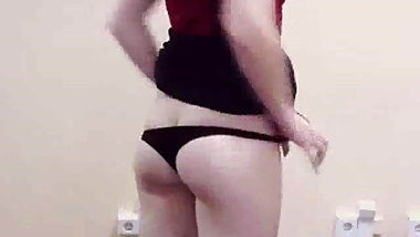 merrii (indianaaa, indiana69, merri69) poses in free chat