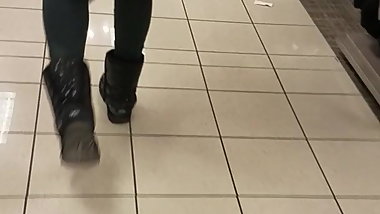 Jiggly Ass In The Mall