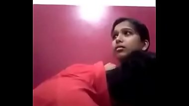 Indian girl kissing her boyfriend and showing her boobs and gets sucked