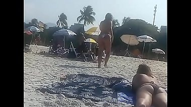 N&atilde_o aguentou tanto tes&atilde_o na praia