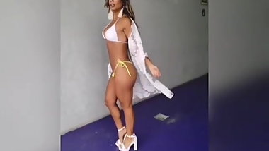 Gabriela Serpa posing