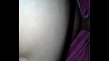 Quitandose la ropa con ritmo