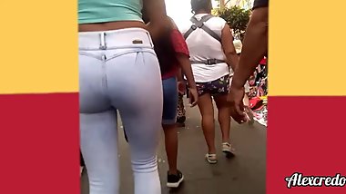 Candid ass latin girl with skinny jeasn