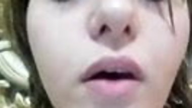 horny irani women masturbation for bf and neede to cock